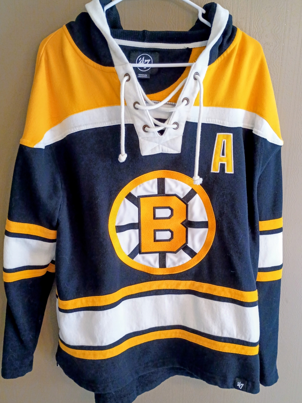 47 Boston Hockey Crewneck Sweater in Black, Gold & White